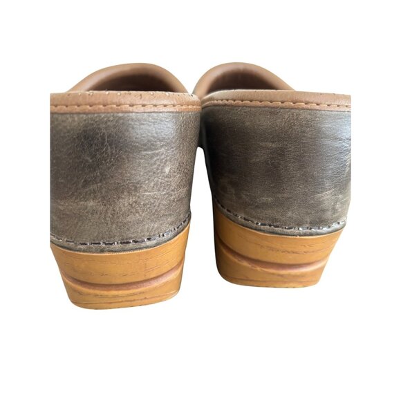 Dansko Womens Professional Clogs Waxy Stone Distressed Leather Mushroom Olive - Picture 9 of 10